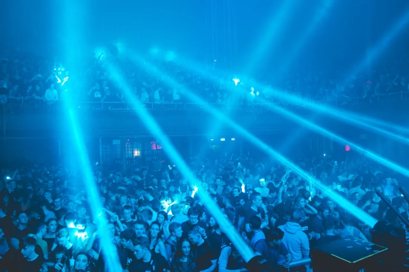 Gemi Turunda After Party · 4 Saat Boğaz Turu: lazer ışıkları ve gece