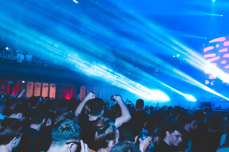 Kapsamlı Venues After Party · Rooftop veya Club, 5 Saat: lazer ışıkları ve gece
