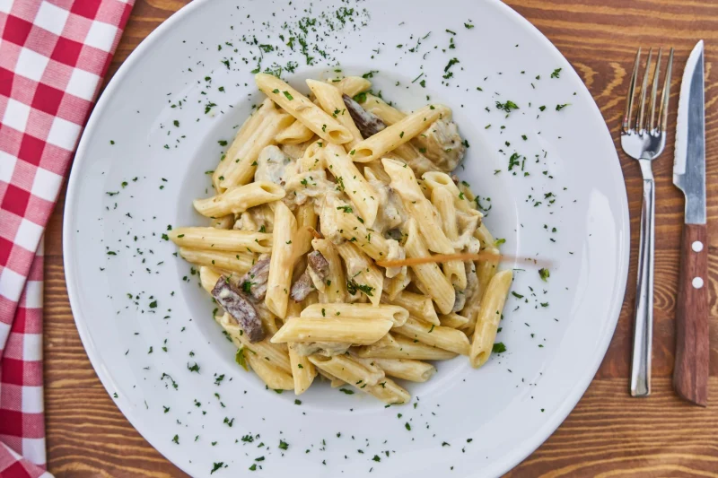 Bardakta Makarna Standı · Tüm Gün · Kapsamlı: masa düzeni