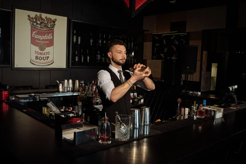 Giriş · 2-3 Saat: kokteyl servisi ve barmen