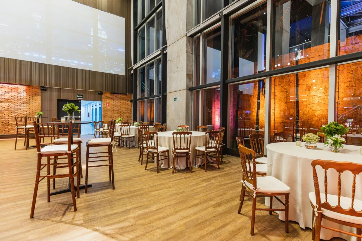 Bistro Masa Kiralama hizmetinin verildiği bir etkinlikten kare