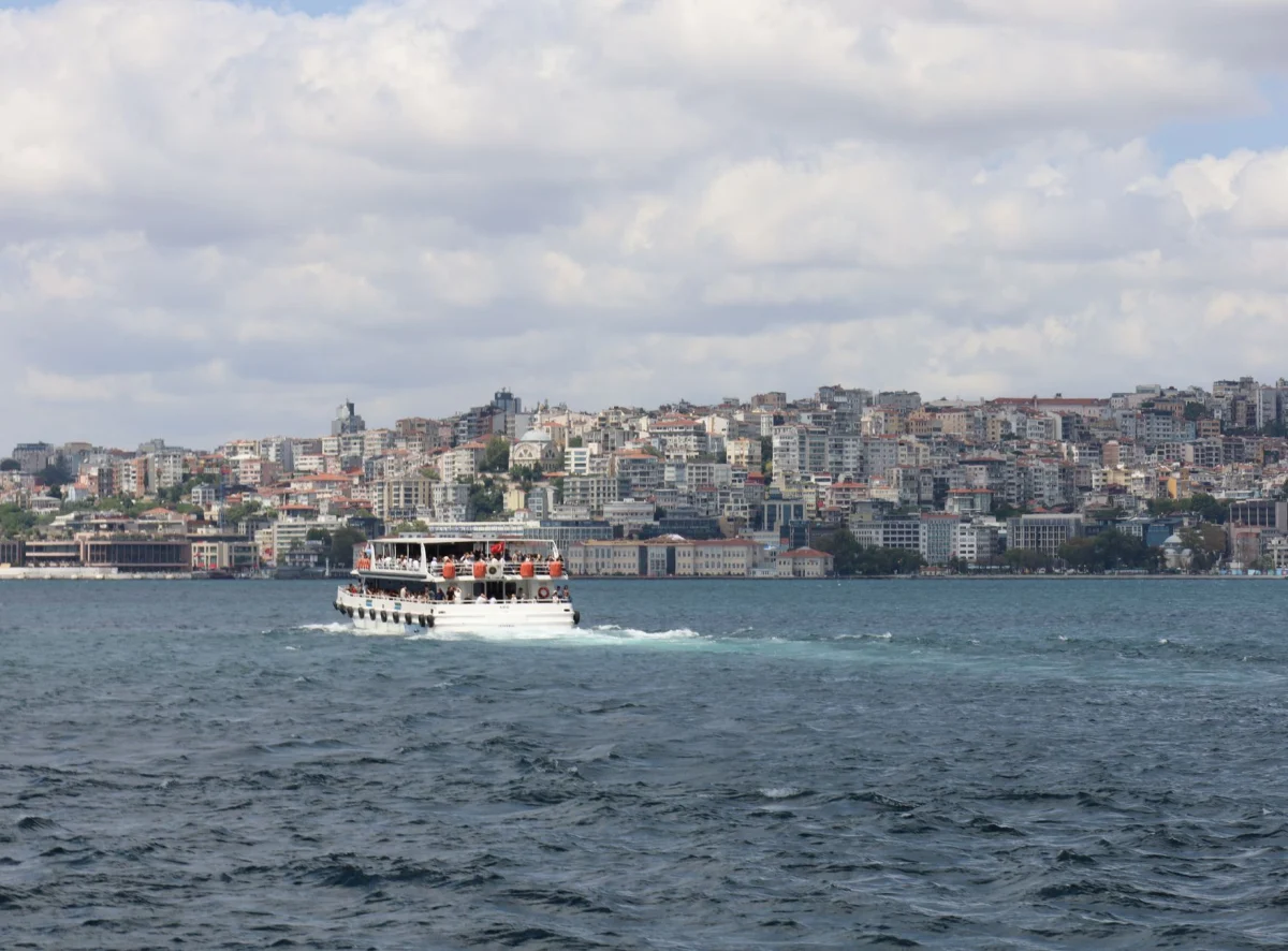Boğaz Turu Tekne Kiralama hizmetinin kullanıldığı organizasyon ortamı