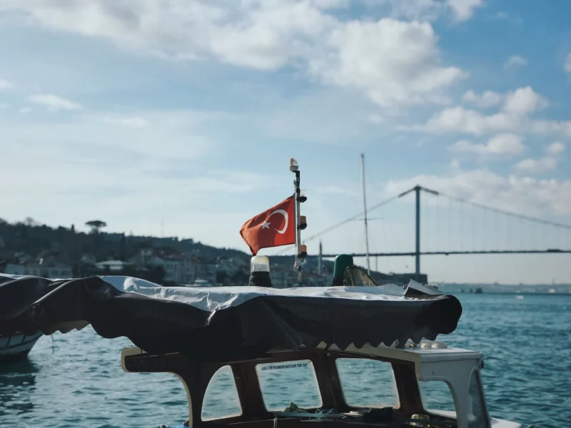 Gece Boğaz Turu · Akşam Yemeğinde Yat: tekne ve Boğaz