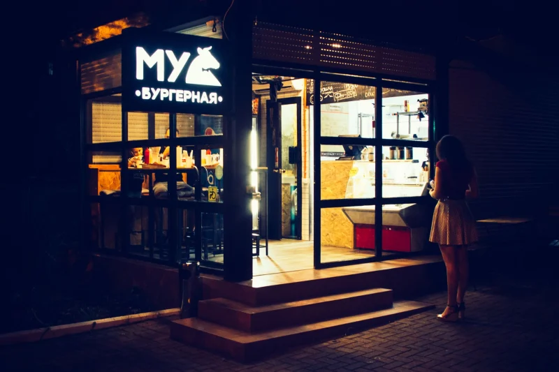 Burger Menü Standı · 3 Saat: gece