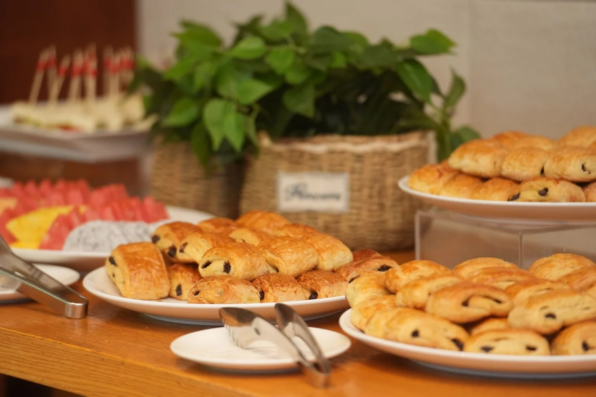 İzmir Catering Hizmeti ve Fiyatları: açık büfe ve masa düzeni
