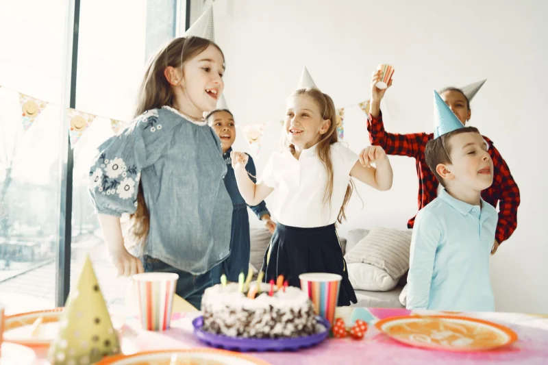 Çocuk Eğlence Programı — Baby Shower: pasta ve çocuk etkinliği