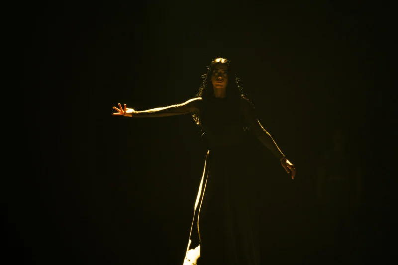Modern Dans Şovu · 4 Dansçı: sahne