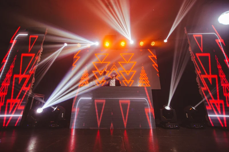 Canlı Darbukalı Dansöz: DJ performansı ve gece