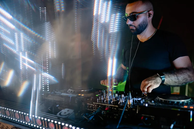 DJ Kiralama — After Party: DJ performansı ve ses mikseri