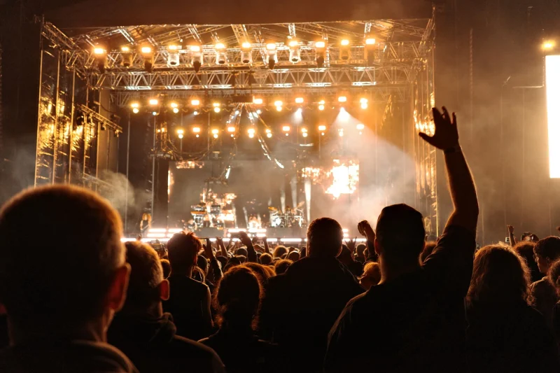 Orta Festival · İki Gün: sahne ışıkları ve gece