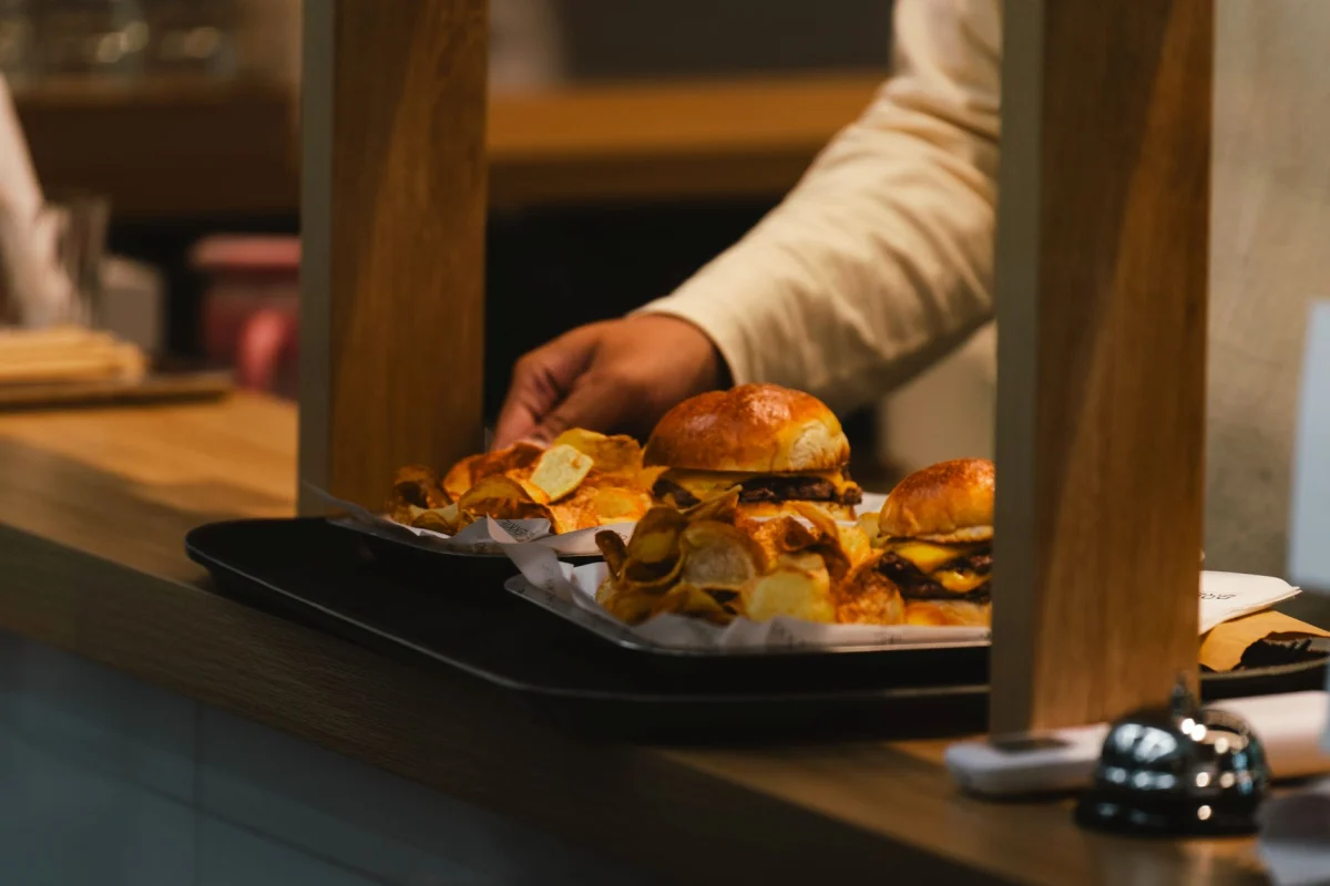 Islak Hamburger Standı uygulamasını gösteren etkinlik görseli