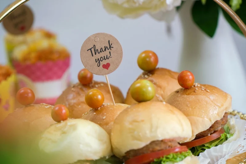 100 Adet Junior Burger için etkinlik görseli