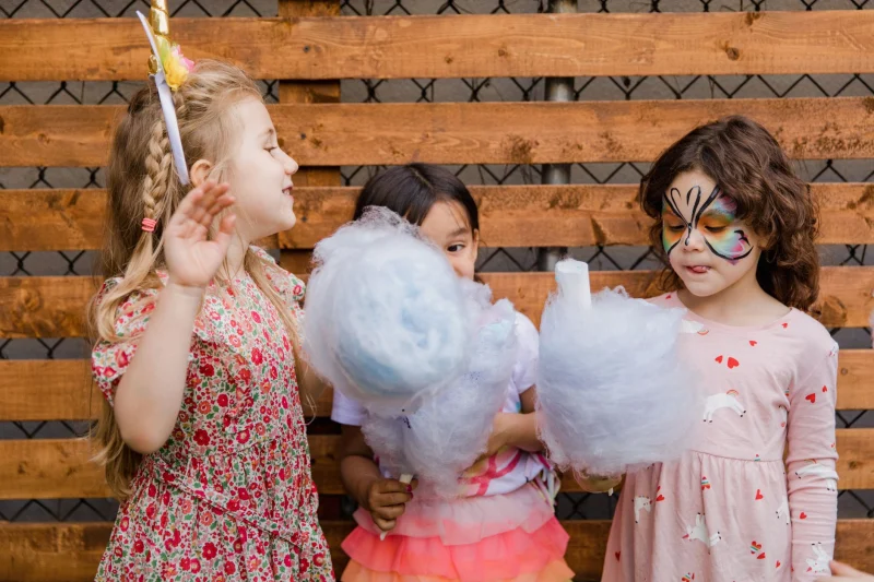200 Porsiyon Karnaval Yiyecekleri: yüz boyama ve pamuk şeker