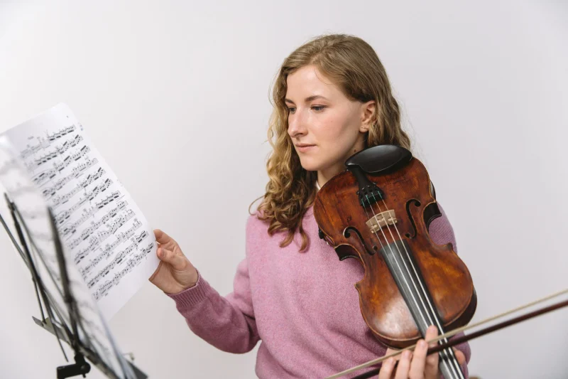 Orkestra Kemanı · 4 Saat: keman
