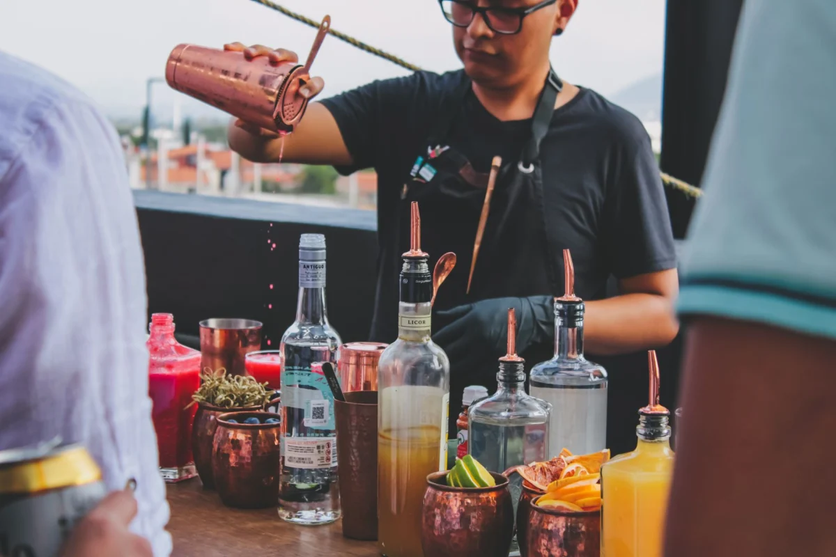 Kokteyl Bar Kurulumu hizmetinin verildiği bir etkinlikten kare