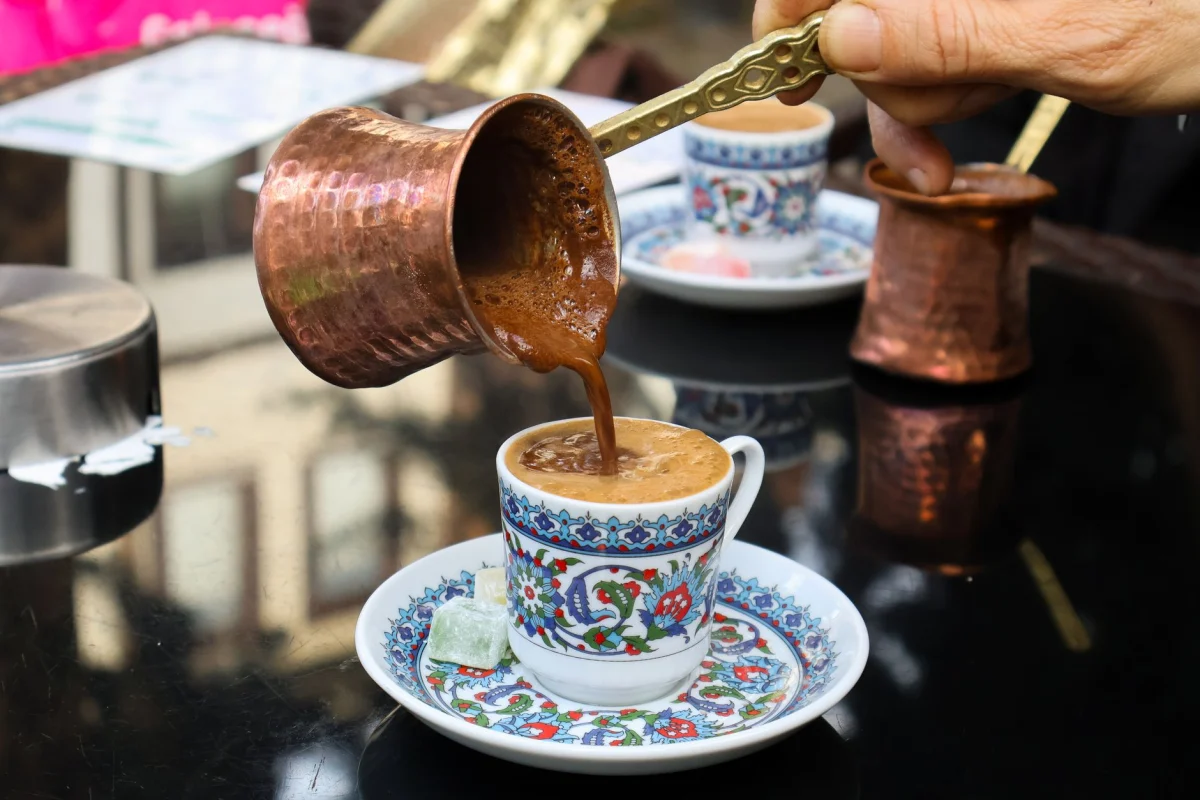 Kumda Kahve Standı uygulamasını gösteren etkinlik görseli