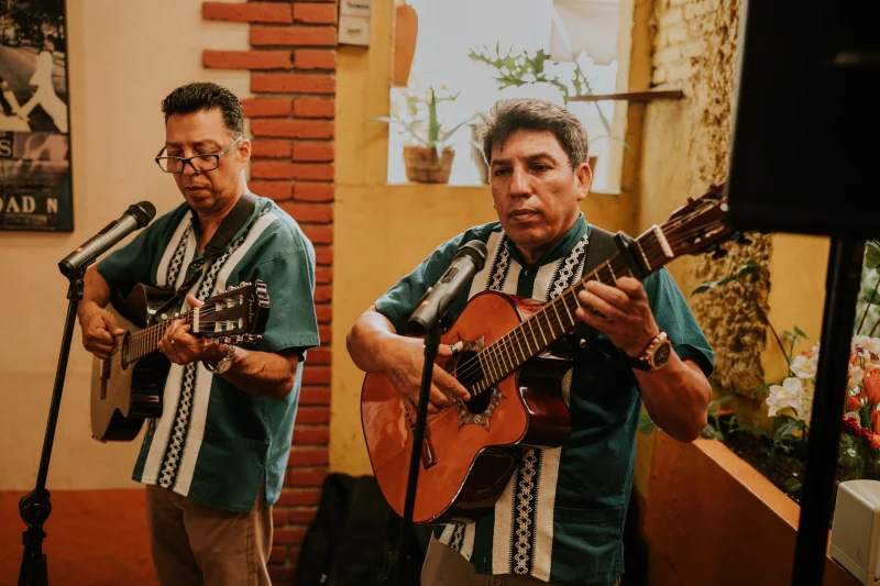 2 Set · Orta Kadro (7 Kişi): gitar