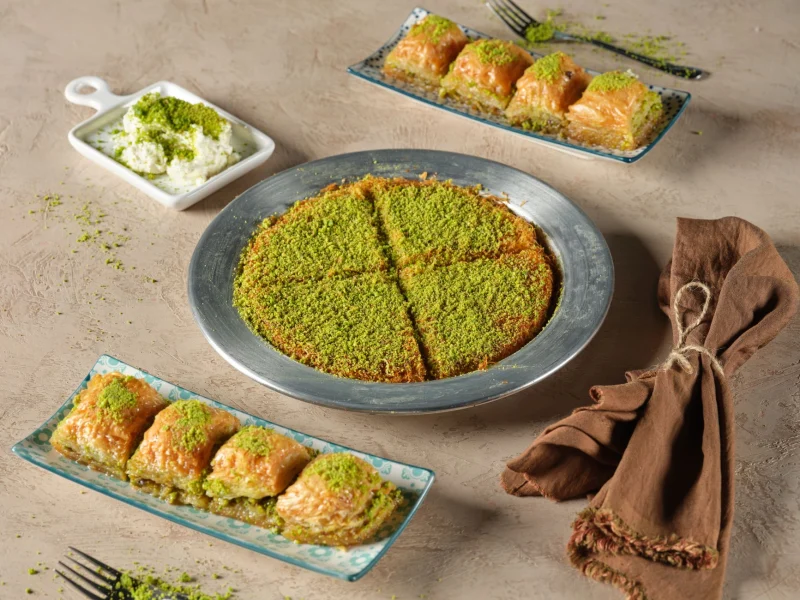 200 Porsiyon Lokmacı: tatlı ikramı