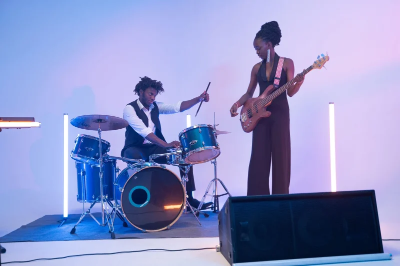 Pop Trio · 2 Saat: davul ve sahne