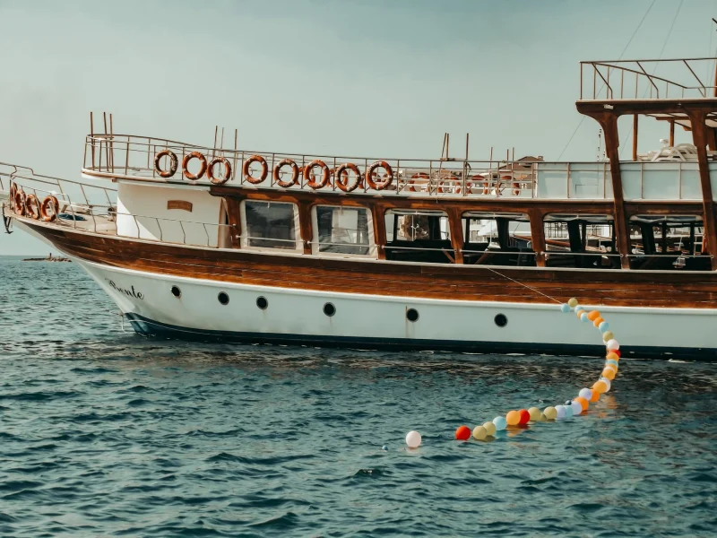 Orta Bütçe Tekne · Konforlu: tekne ve deniz