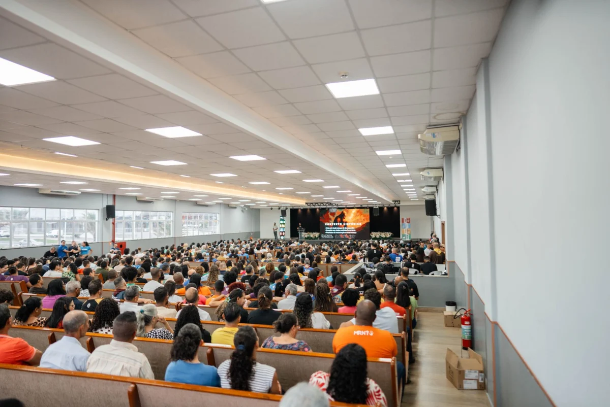 Ürün Lansmanı Organizasyonu: Açılış Anı, Demo ve Basın Kurgusu: seyirciler ve sahne
